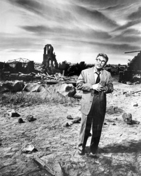 Foto voor The Twilight Zone, aflevering Time Enough at Last (1959), een van de bekendste afleveringen van de serie.