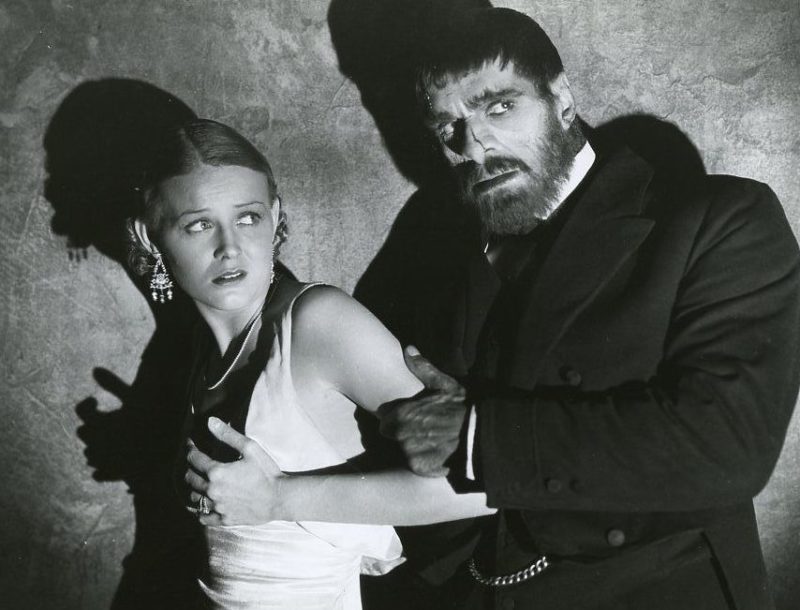Gloria Stuart en Boris Karloff in de horrorfilm The Old Dark House