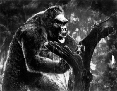 Fay Wray is het oogappeltje van King Kong in de gelijknamige klassieker uit 1933.