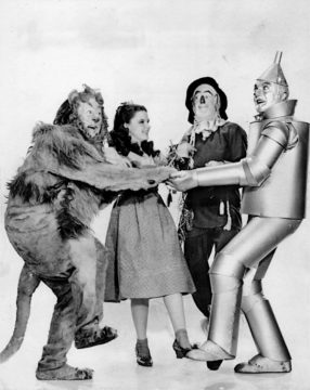 Dapperder, slimmer en menselijker willen zijn, de hoofdpersonages uit The Wizard of Oz (1939).