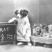 'Miss Kindeyes' kindergarten class. Uit het boek The little folks of animal land (1915).